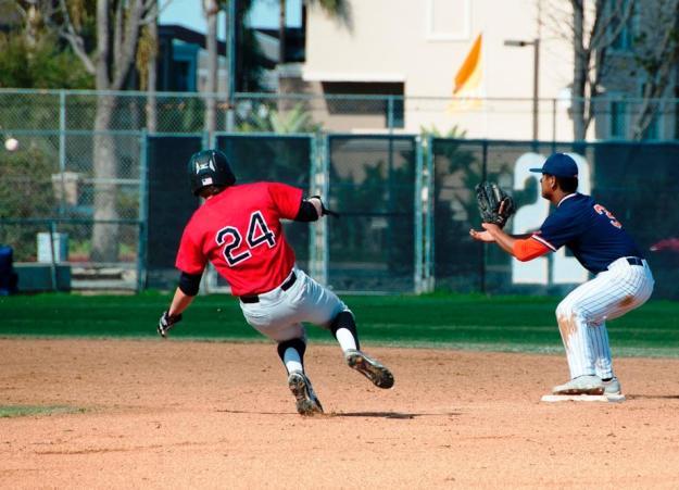 Pirates sweep past Roadrunners, 10-1