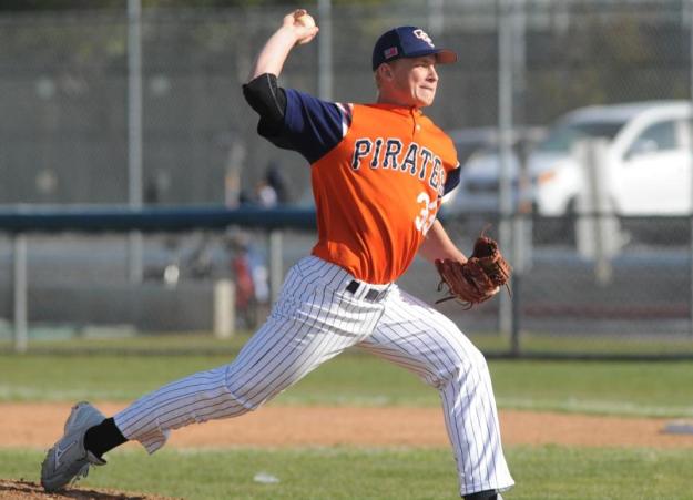 Pirates rally, but Hornets prevail, 8-7