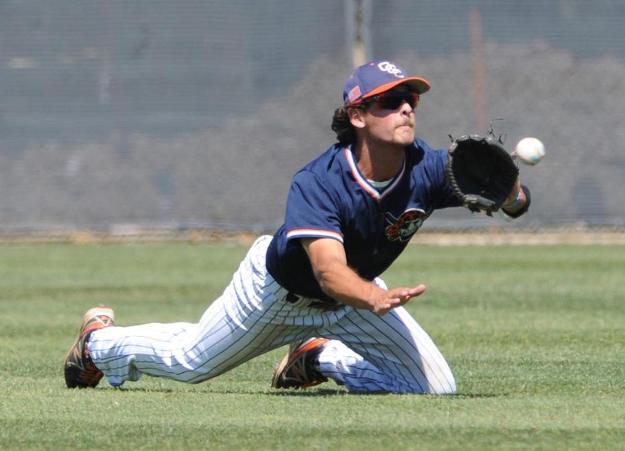 Pirates survive playoff opener with 7-4 win over Warriors