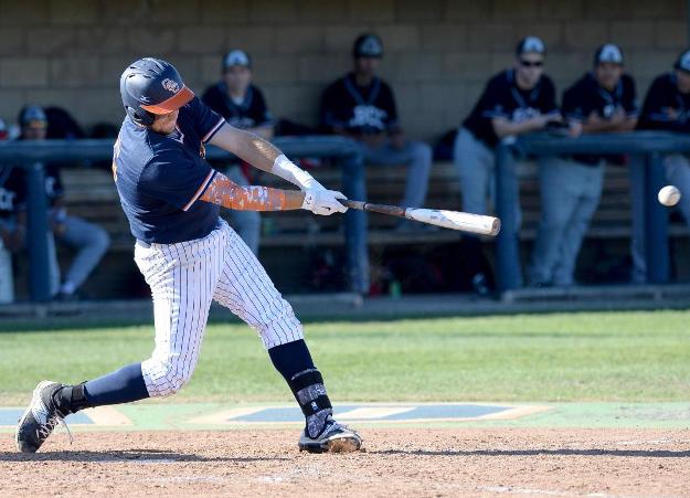 Pirates rally to top Vikings and sweep playoff series