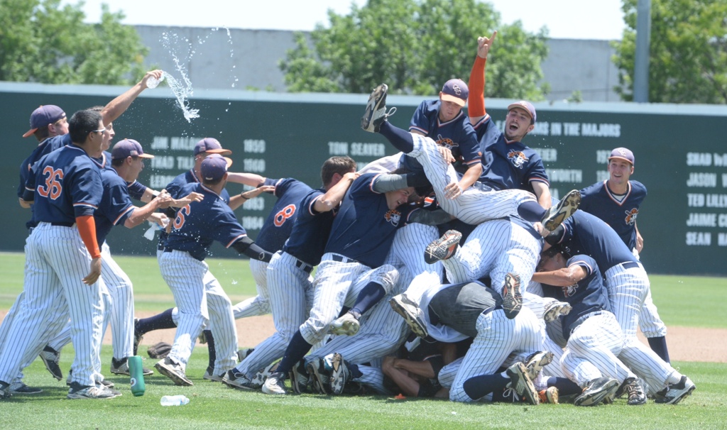 PIRATES DEFEND STATE BASEBALL CROWN!