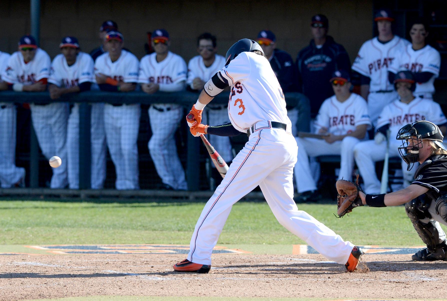 Navarro's late heroics lift Pirates to 4-3 comeback win over Hornets