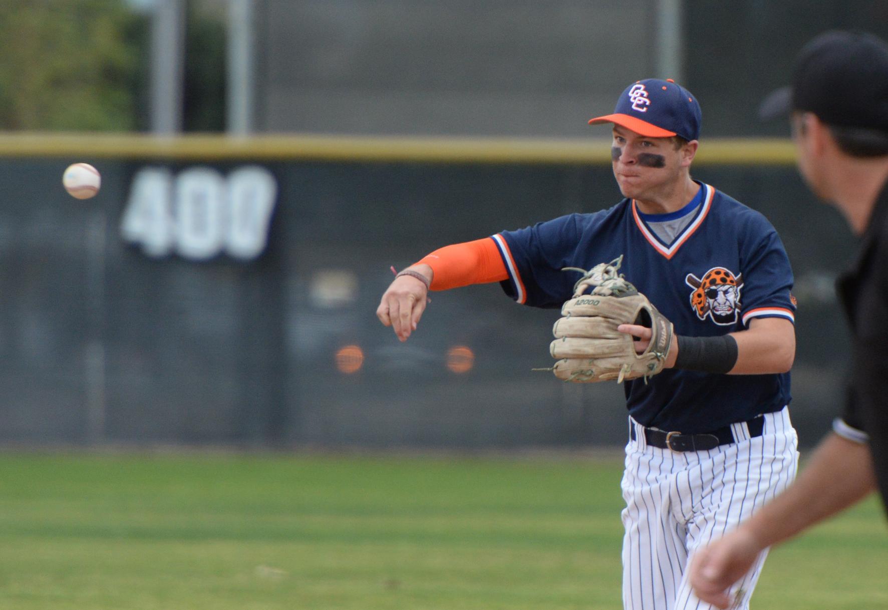 Pirates break away from Vikings in 11-3 win