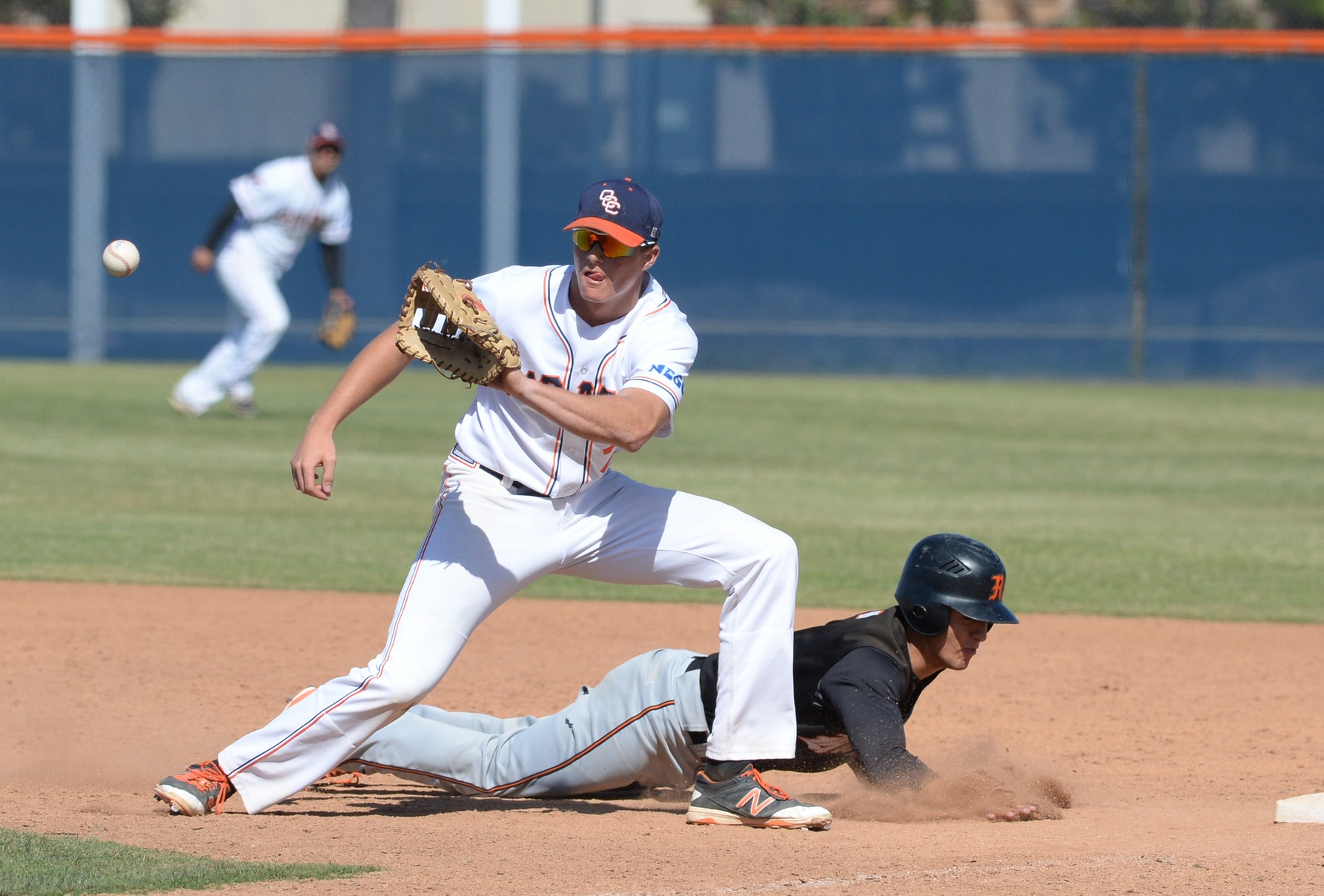 Pirates salvage road-trip split with 11-5 win over Ventura
