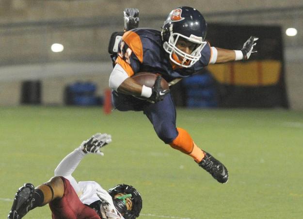 Fourth-quarter rally lifts Pirates past Roadrunners