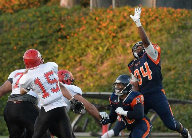 Pirates stumble in second half, fall to Comets, 20-10