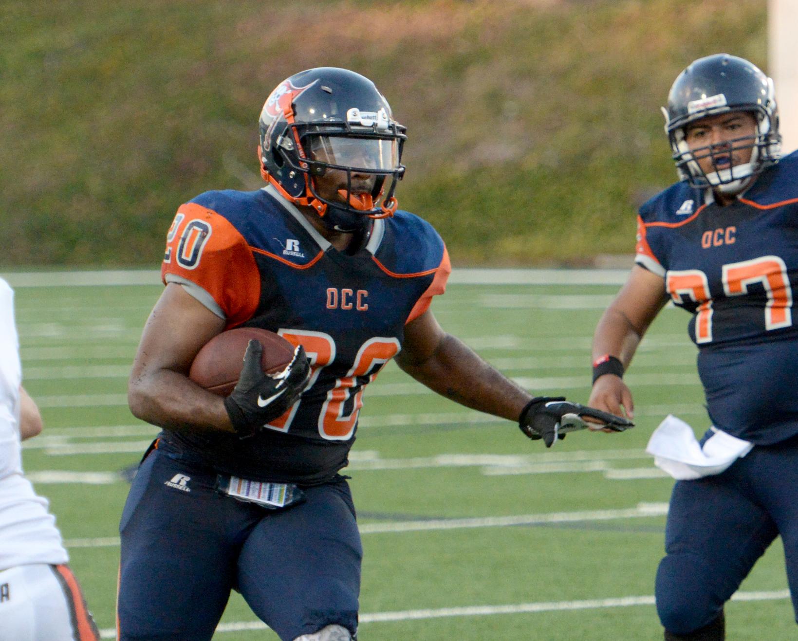 Pirates suffer tough loss to Comets, 28-27