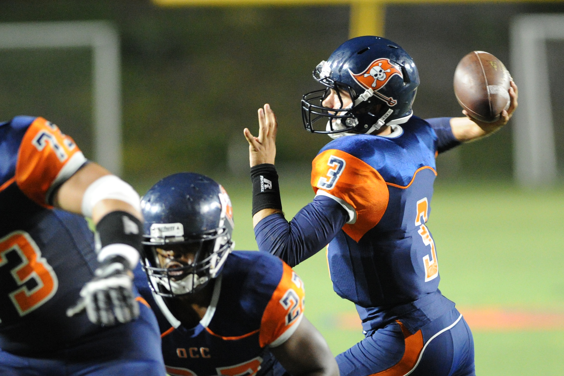 Second-half surge lifts Pirates to 27-3 win over Huskies
