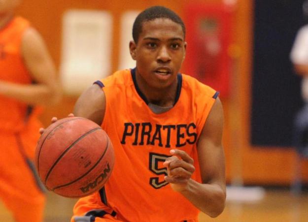 Late rally by Hornets leaves Pirates short