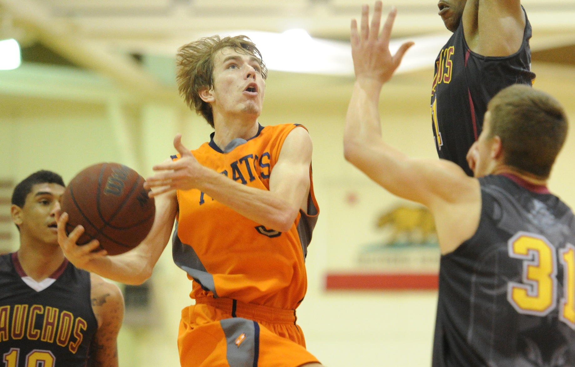 Pirates split a pair at Canyons tournament