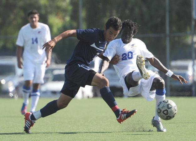 Late free kick dooms Pirates in 2-1 loss over Hawks