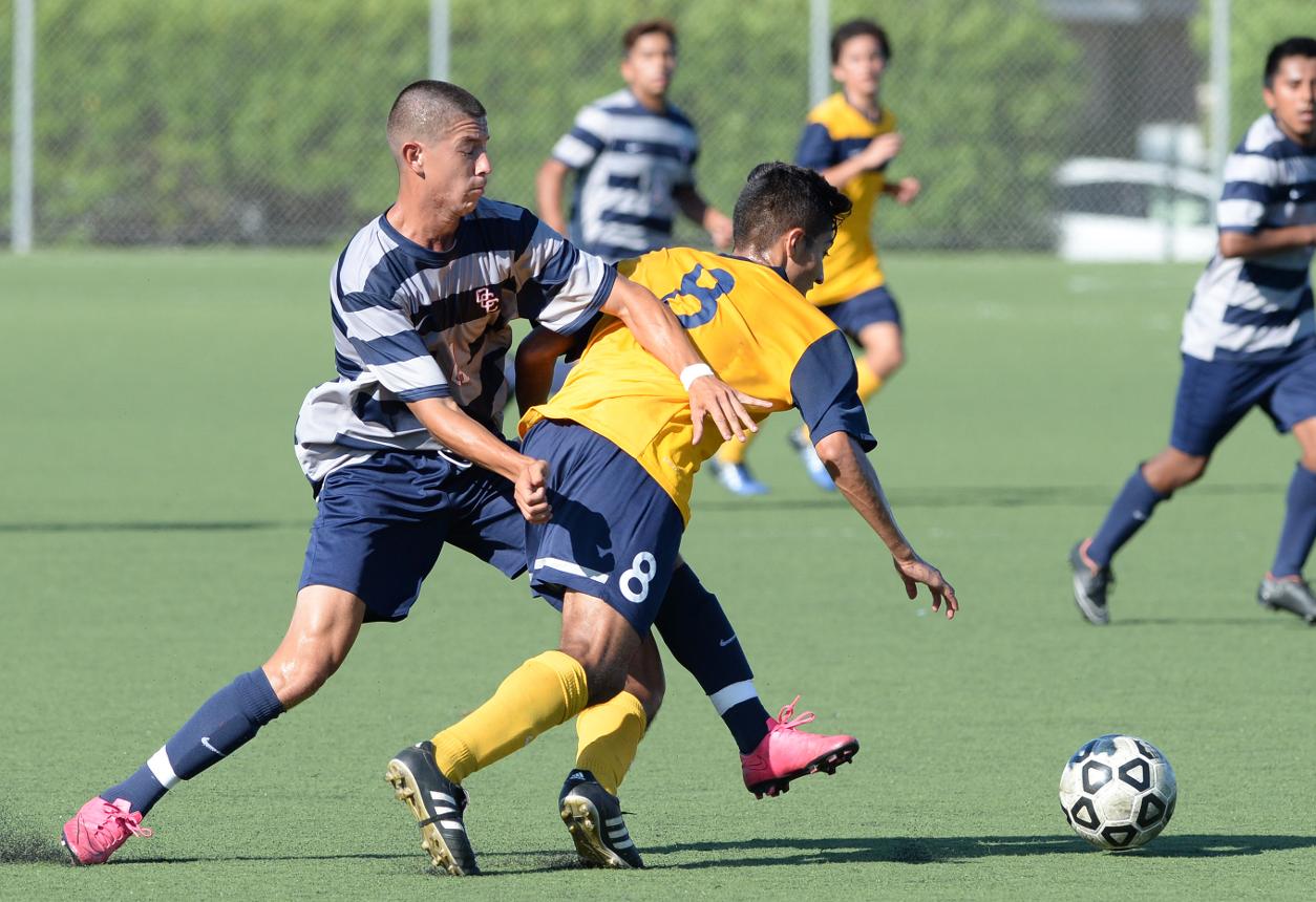Pirates hang on to top Santa Ana, 2-1