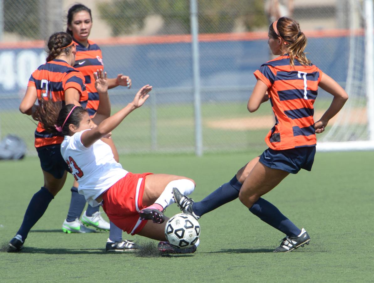 Pirates roll to 3-0 win over Hornets